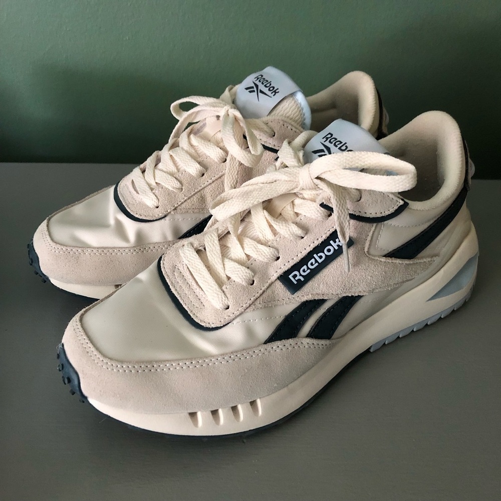 Reebok sneakers *like new - Picture 3 of 5